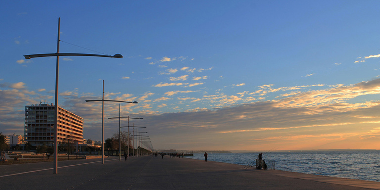 Atelier d'Urbanité - 02_New_Waterfront__Long_walk_in_the_quay.jpg